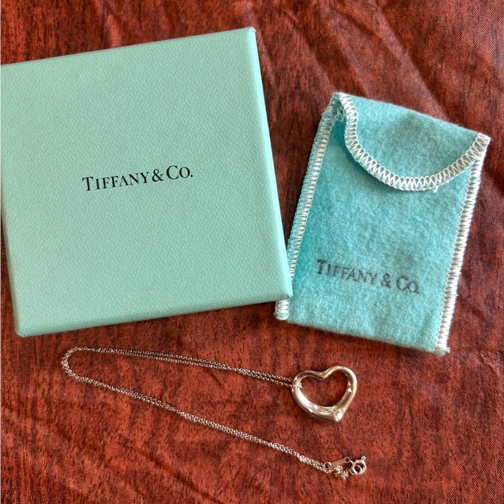 Tiffany & Co. 925 Lrg Heart Necklace w box and pouch
